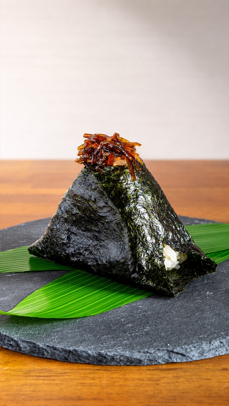 昆布むすび — 北海道産昆布の佃煮を使った白米のおむすび