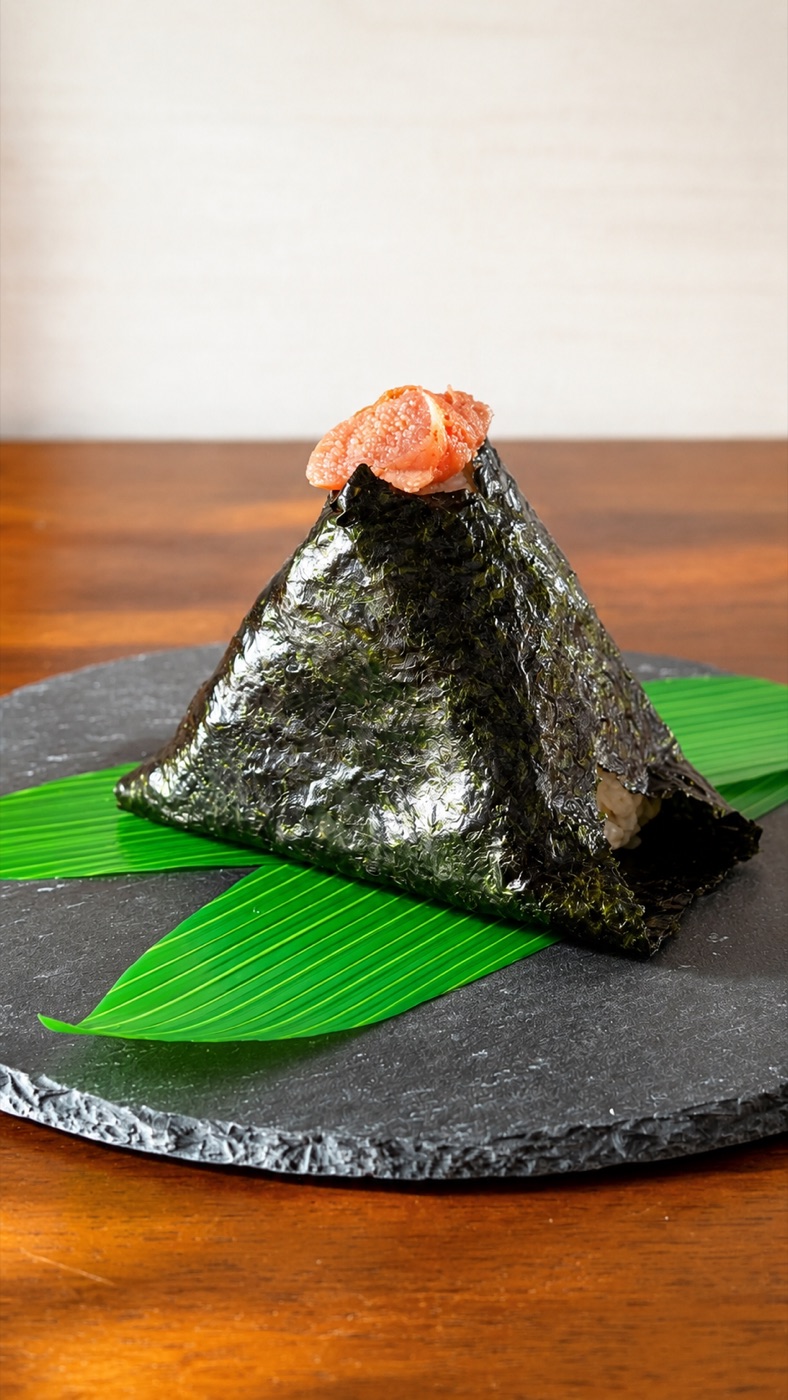 焼きたらこむすび — 香ばしく焼いたたらこを使った白米のおむすび