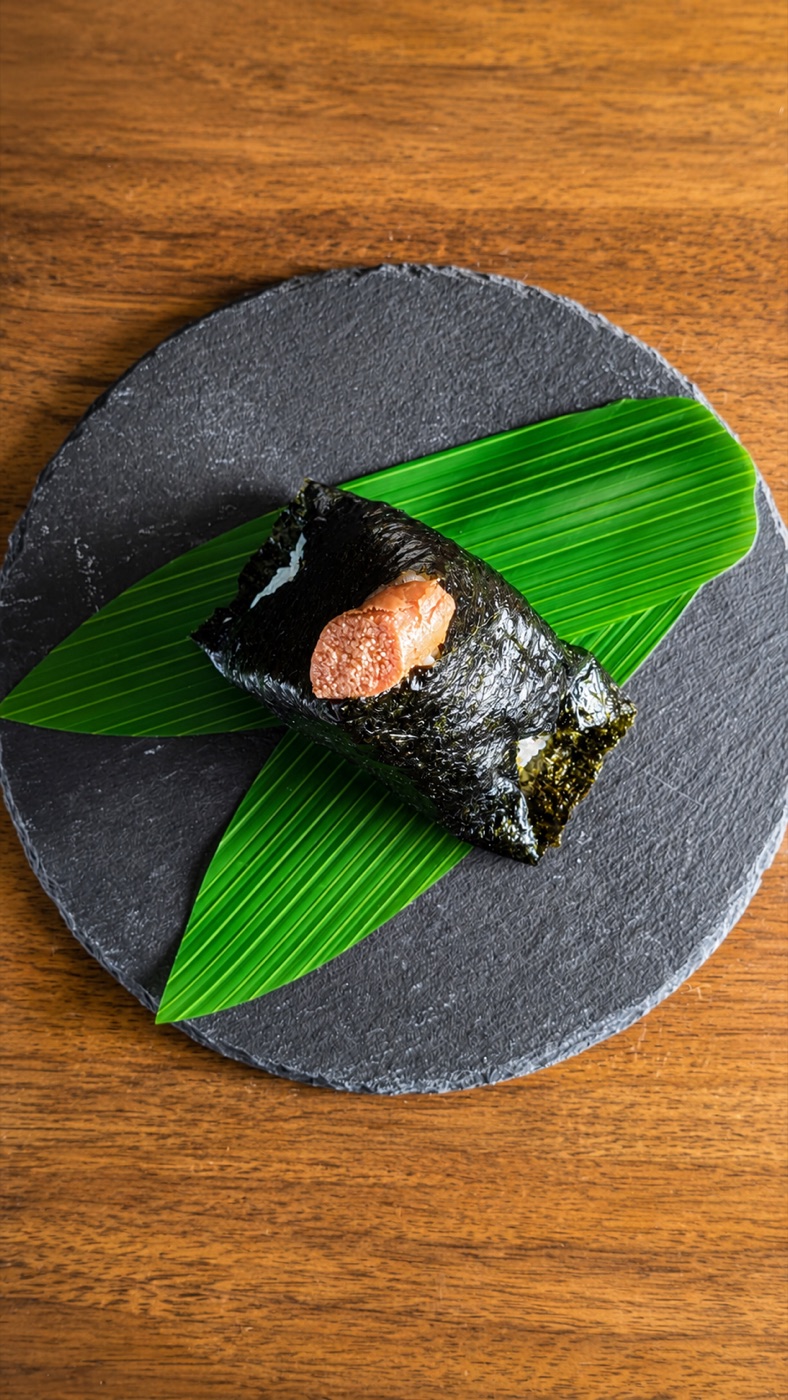 焼きたらこむすび — 別角度の様子